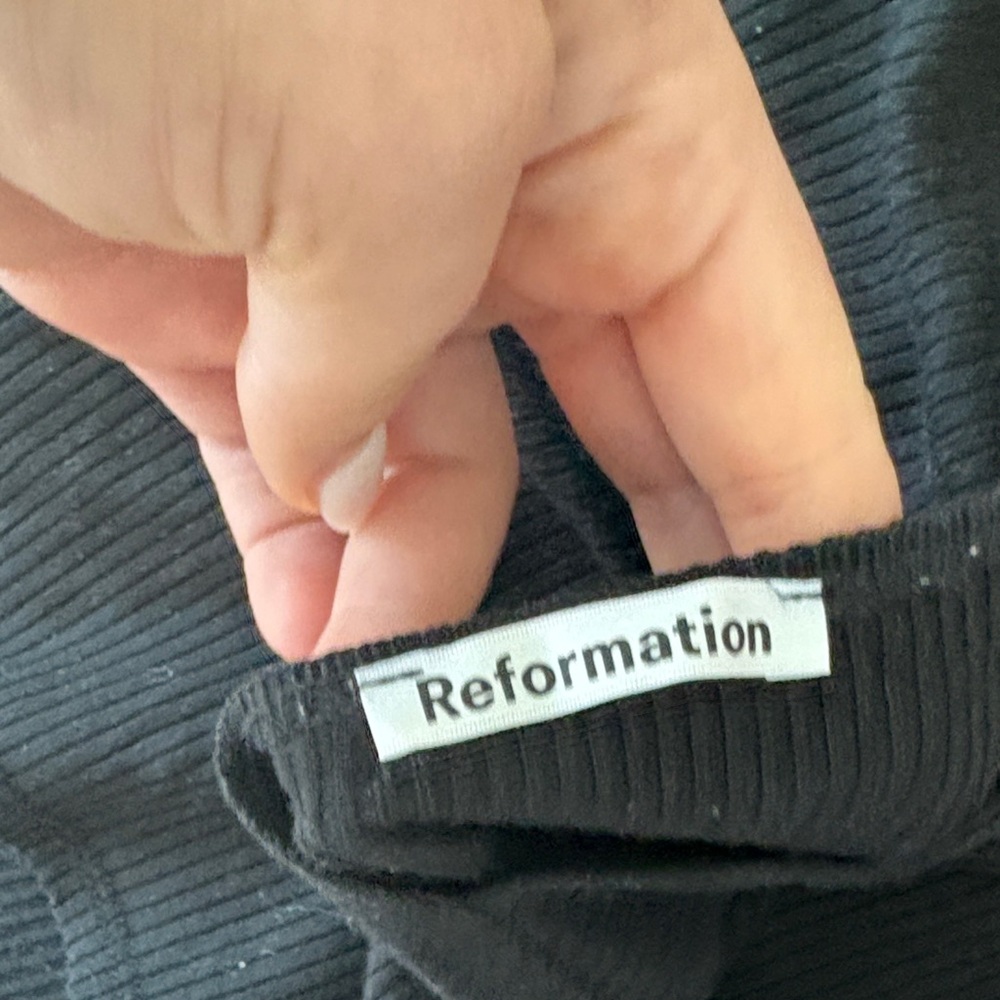 Reformation Black Ribbed Crop Top - Picture 3 of 4